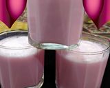 A picture of step 2 of Rose milk shake.