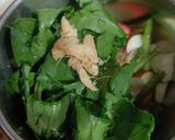 A picture of step 2 of Green Juice for Glowing Skin.