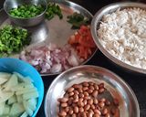 आलू-मटार कांदेपोहे रेसिपी (aloo matar kande pohe recipe in marathi) रेसिपी स्टेप 1 फोटो 