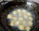 A picture of step 2 of Dahi Vade.