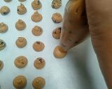 Foto langkah ke 4 dari resep # Mini chokelat chip cookies ala "famous amos".