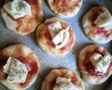 Foto del paso 1 de la receta: Pizzetas 2 x 4 🎵, cuatri-sabor 🍕