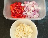 Foto langkah ke 1 dari resep Tumis Daun Kencur Cumi Asin 🦑🥬.