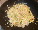 Foto del paso 3 de la receta: Noodles de arroz con verduras y gambas