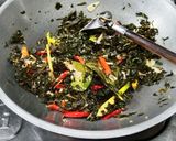 Foto langkah ke 4 dari resep 400. Oseng Daun Pepaya Teri.