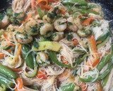 Foto del paso 11 de la receta: Wok fideos chinos con gambas y verduras