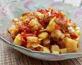 Foto langkah ke 3 dari resep Tumis Kentang Pedas Manis.