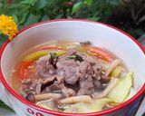 Hình bước làm 2 của món Mì bò nấm nấu chua