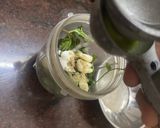A picture of step 2 of Pudina chutney.