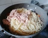Foto del passaggio 5 della ricetta Spaghetti scanalati con tonno e peperoni