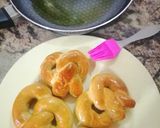 A picture of step 5 of Cinnamon pretzels.