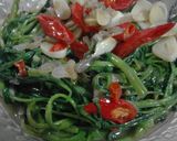 Foto langkah ke 8 dari resep Oseng kangkung saos tiram.