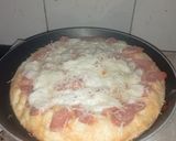 Foto langkah ke 7 dari resep Pizza teflon sederhana.