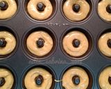 Foto langkah ke 3 dari resep Buttermilk cinnamon baked doughnuts.