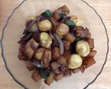 Foto langkah ke 7 dari resep Oseng kecap telur puyuh dengan kentang dan tahu.