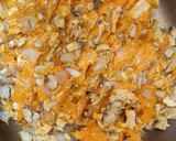 Foto del paso 2 de la receta: Boniatos asados rellenos de setas y pollo