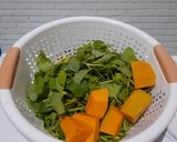 Foto langkah ke 1 dari resep 229. Sayur Bening Bayam.