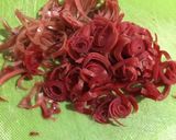 Foto langkah ke 3 dari resep Tumis cumi & teri asin dengan bunga kecombrang.