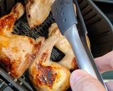 Foto del paso 5 de la receta: Pollo a la miel y limón en freidora de aire