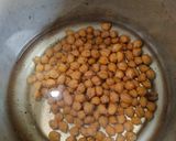 A picture of step 1 of Amritsari chole.