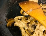 A picture of step 3 of Chicken Mushroom Carbonara.