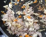 รูปขั้นตอนการทำที่ 2 ของ ข้าวผัดหมูสับ (เมนูลูกรัก Blw)