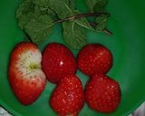 Foto langkah ke 1 dari resep Strawberry Mint Soda.