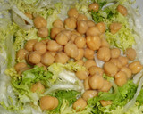 Foto del paso 2 de la receta: Ensalada de garbanzos con atún y escarola