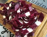 Une image de l'étape 1 de Salade aux deux endives, roquefort et sauce maison.