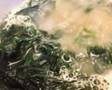 Hình bước làm 4 của món Miến Nấu Tôm Nấm và Rong Biển Wakame
