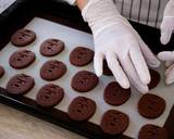 Chocolate Sandwich Cookies / Crispy Cocoa Cookies filled with a Smooth Chocolate Cheese Cream recipe step 10 photo