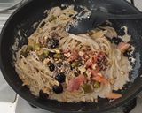 Foto del paso 3 de la receta: Espaguetis con anchoas y salmón