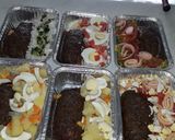 Foto del paso 3 de la receta: Arrollado de carne rellenos de jamón y queso con guarnición