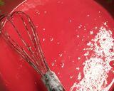 Foto langkah ke 8 dari resep Bolu Strawberry Coklat Lumer.