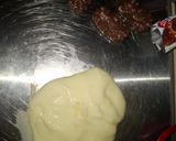 Foto langkah ke 2 dari resep Mochi isi Wafer Caramel (#18).