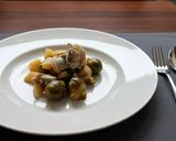 Foto del paso 4 de la receta: Coles de Bruselas de bote con Almejas de lata y Manzana Asada en microondas