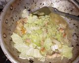 Foto langkah ke 5 dari resep Soto Ayam Sawi Putih Kuah Santan.