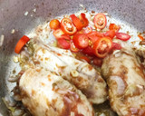 Foto del paso 3 de la receta: Alas de pavo en salsa