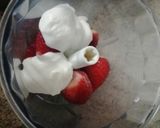 A picture of step 2 of Strawberry smoothie bowl.