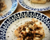 Foto del paso 5 de la receta: Sepia encebollada sobre mini focaccias a la pimienta