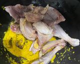 Foto langkah ke 1 dari resep Ayam goreng ungkep bumbu kuning.