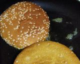 Foto langkah ke 2 dari resep Burger Telur Simpel 🥚🥬🥒🍅.