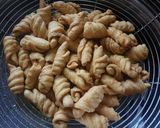 Foto langkah ke 4 dari resep Kue Garpuh Asin.