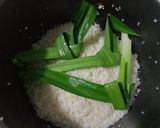 Foto langkah ke 2 dari resep Nasi lemak bunga telang.