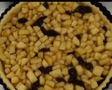 Gambar langkah 6 resipi Apple Crumble Pie.
