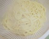 A picture of step 2 of Singapuri healthy spaghetti.