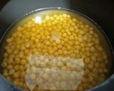 A picture of step 1 of Ragda Patties.