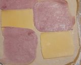 Foto del paso 2 de la receta: Pan arrollado con jamón y queso