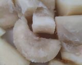 Gambar langkah 3 resipi Ubi Kayu Rebus Bersama Kelapa Parut Putih Kukus.