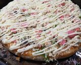 Foto langkah ke 2 dari resep Pizza Ayam Cincang, Sosis, Jamur.